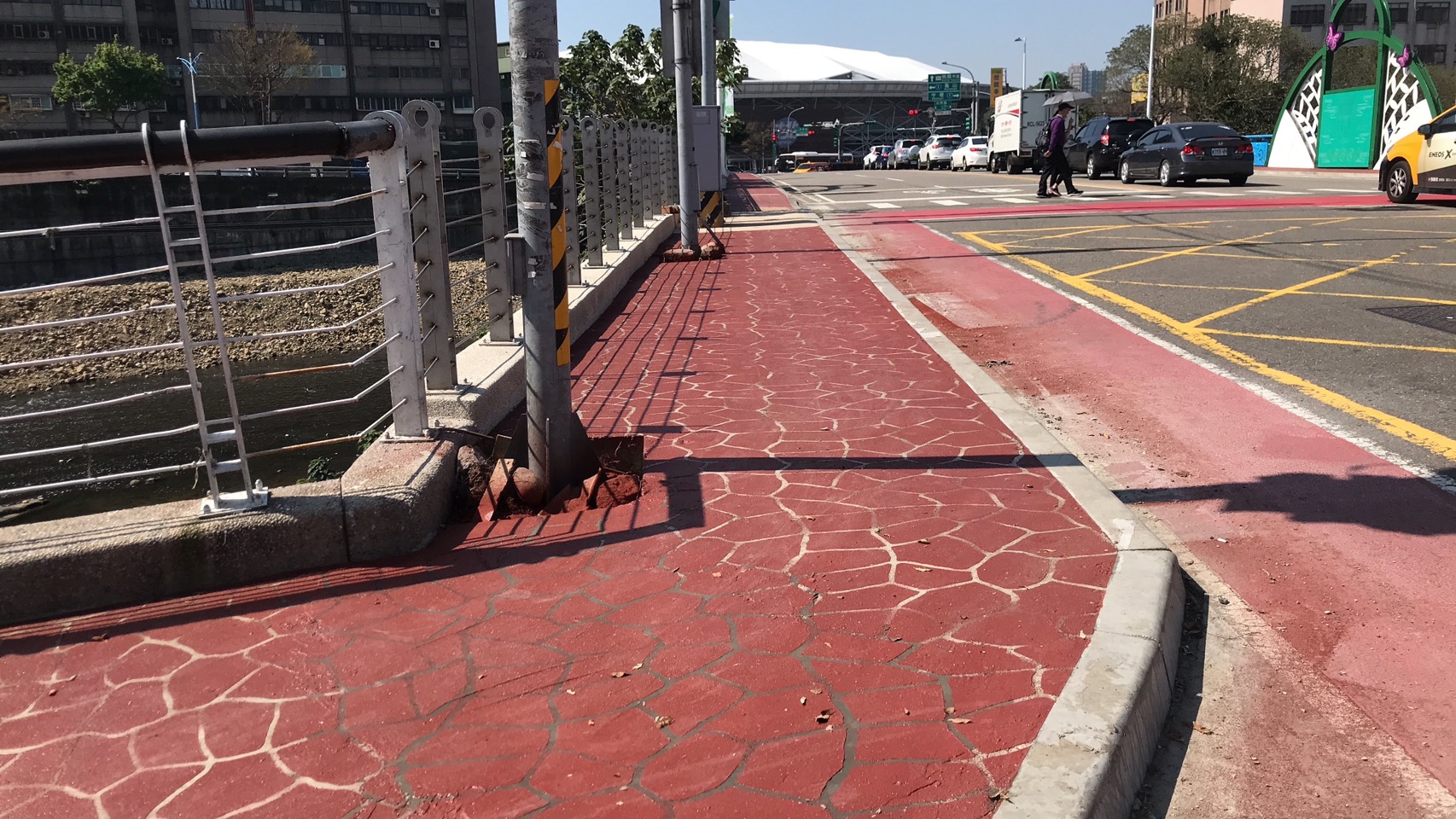 公園人行道鋪面收整